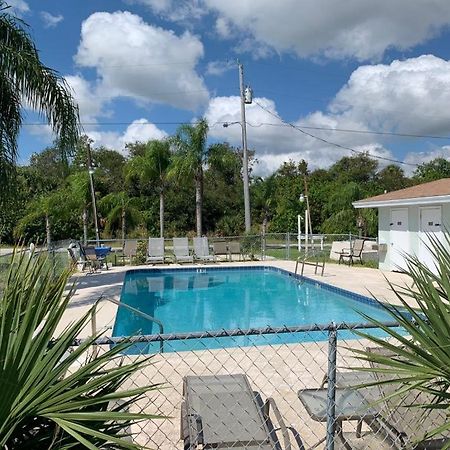 Sebastian Gardens Inn & Suites Esterno foto